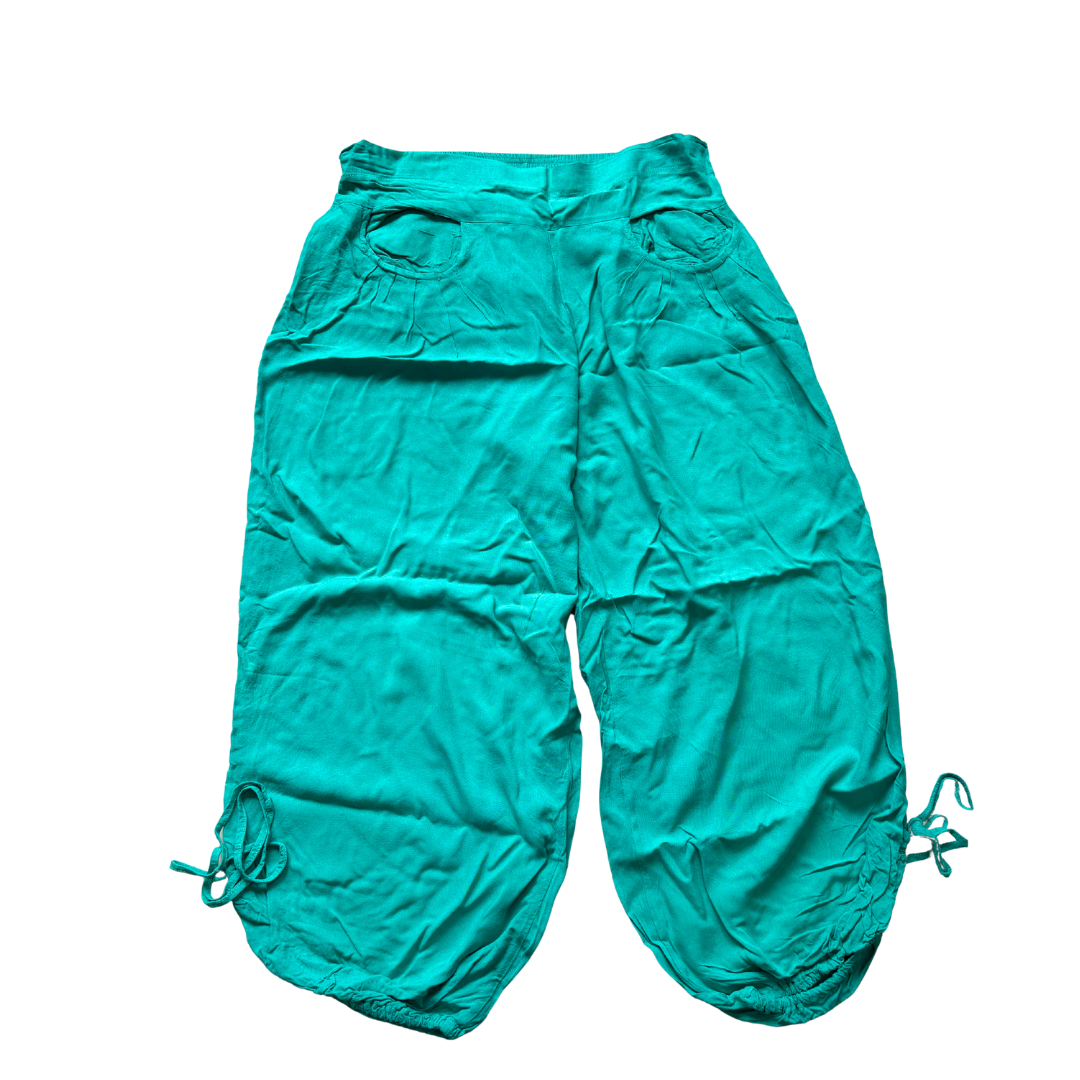 Cropped Green Comfy Trousers product image by Donna Vero